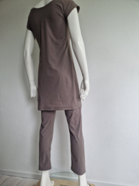 TrixenRees set (broek en shirt) Puk & Pau. Maat M. Taupe/travelstof.