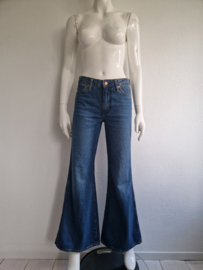 Wrangler flared jeans Wanderer. Maat 26/32, Blauw.