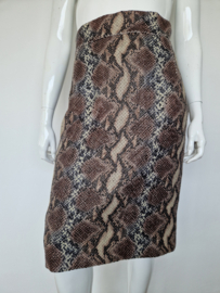 Ana Alcazar rok. Maat 40. Snakeprint.