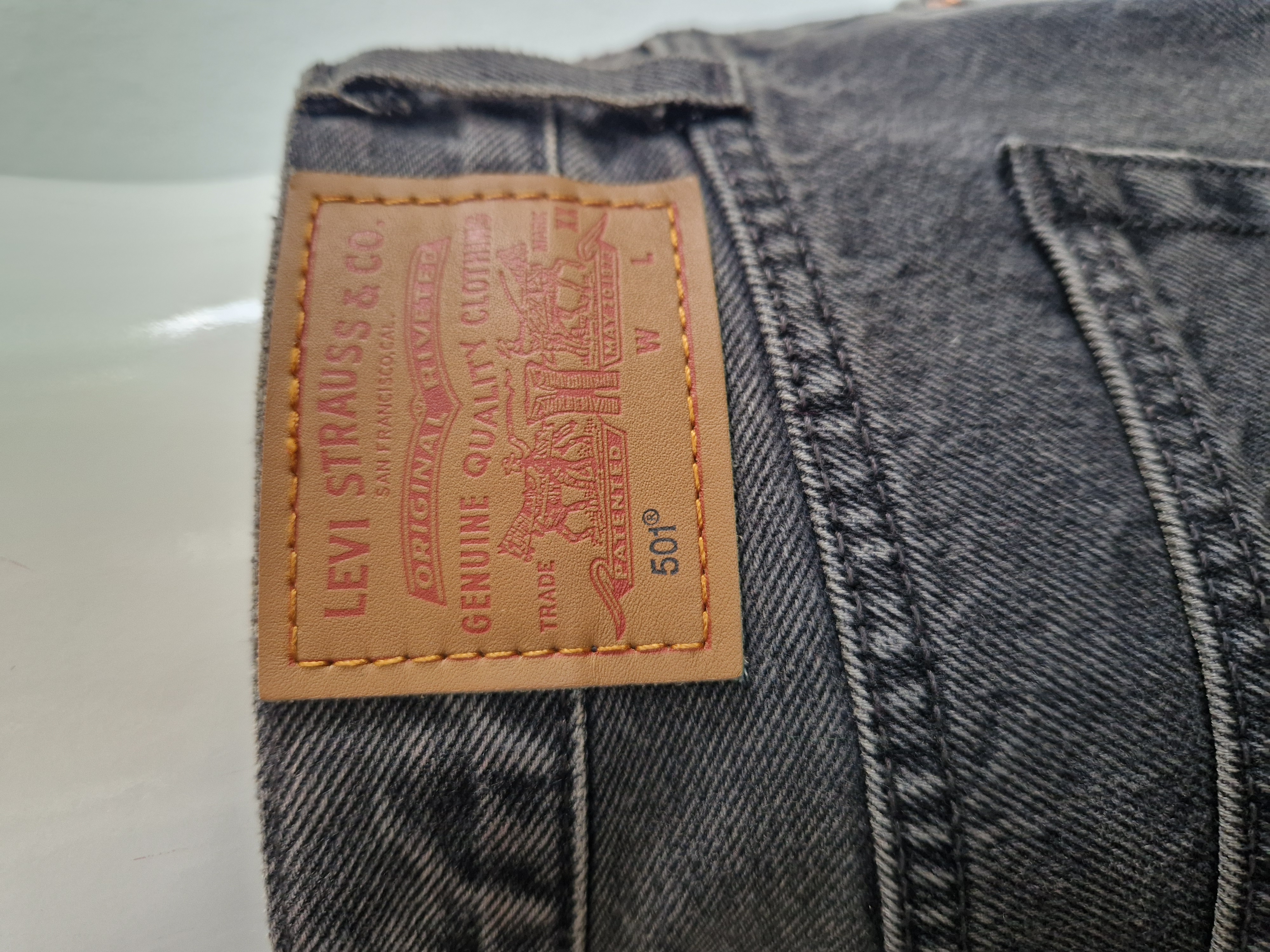Levi's 501. Maat 31/30, Zwart/grijs.