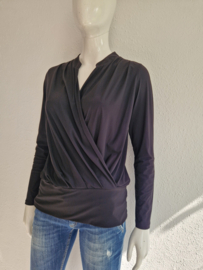 Studio Anneloes overslagtop. Maat M. Zwart/travelstof.