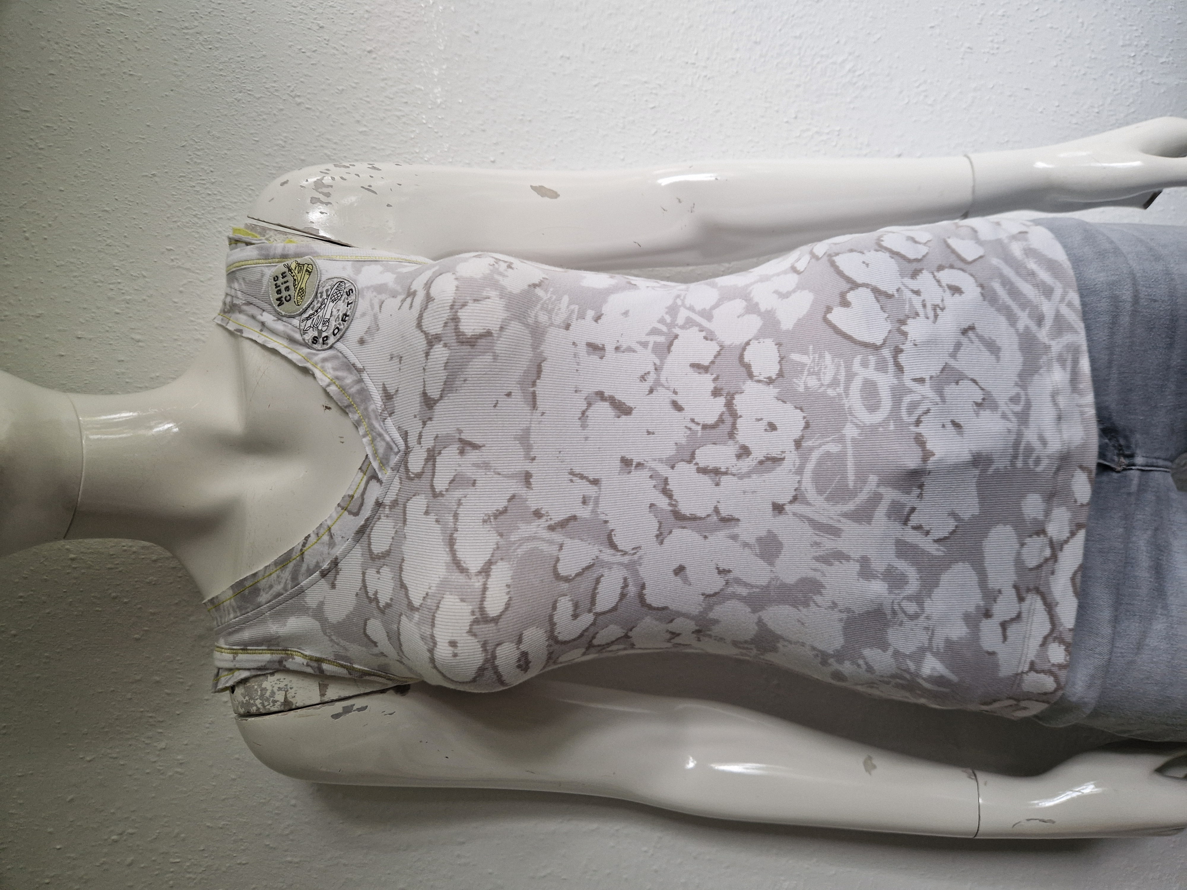 Marc Cain Sports top. Maat 3, Wit/grijs/print.