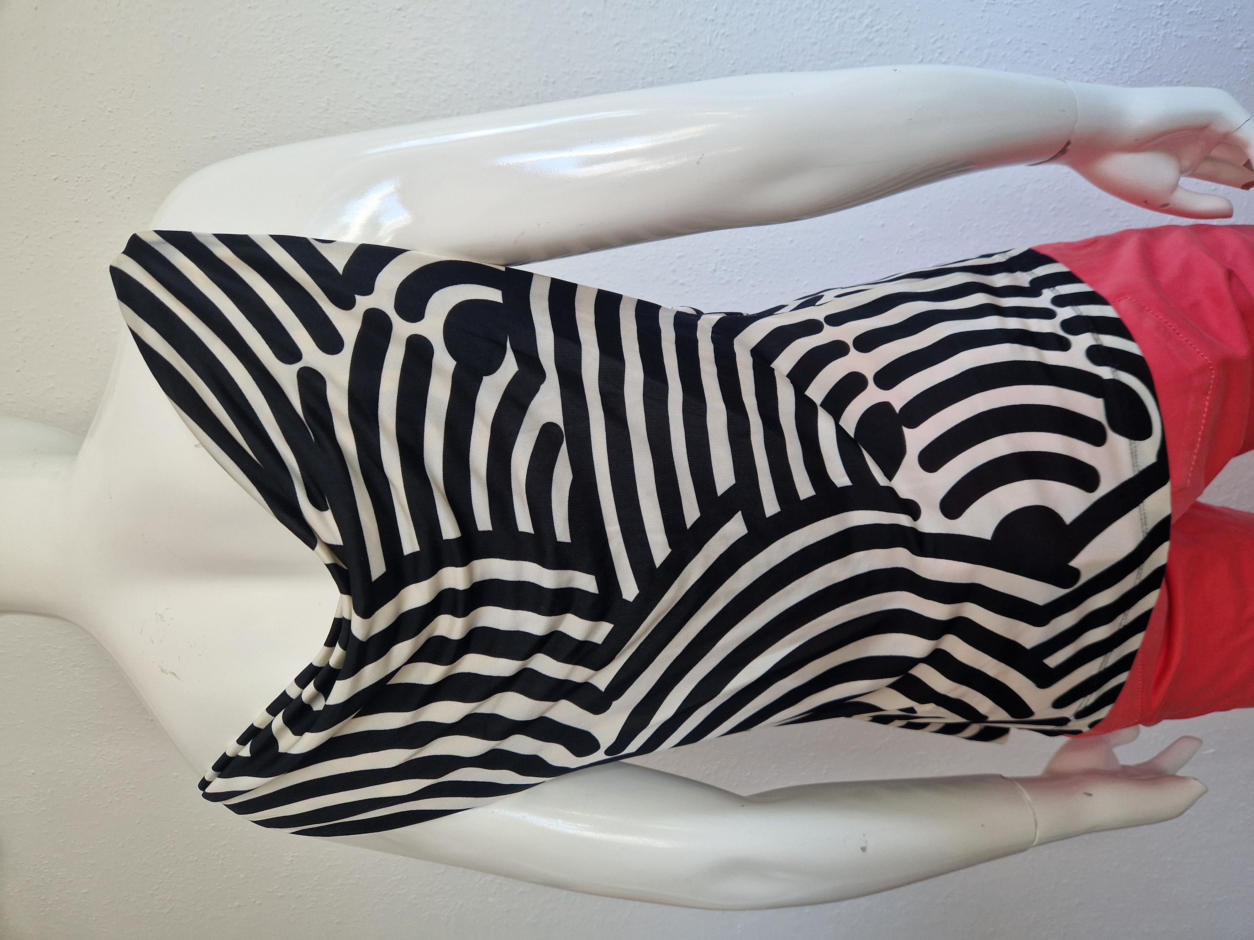 Diane von Furstenberg top. Maat L. Crème/zwart.