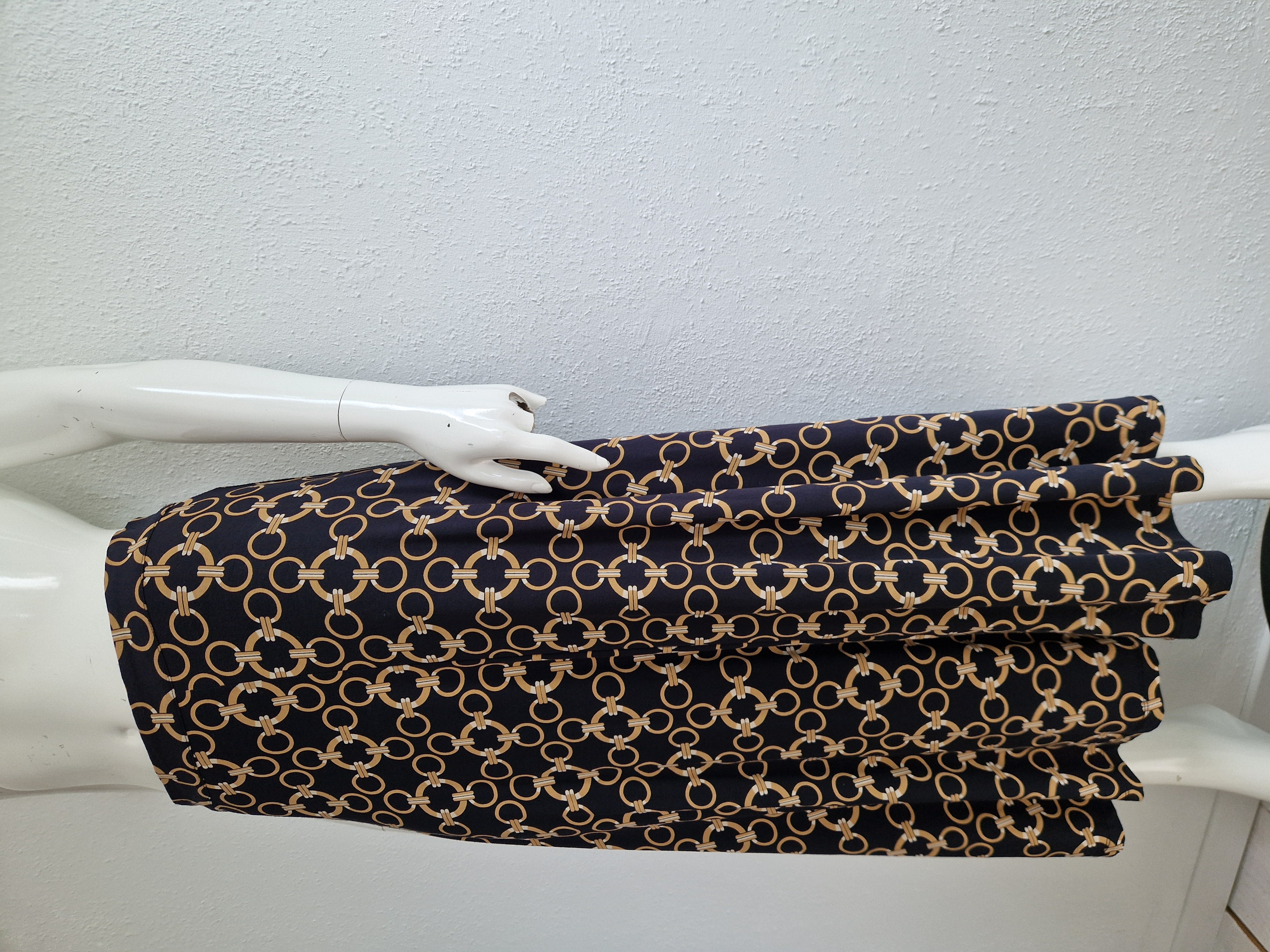 Esqualo maxi rok. Maat XS. Zwart/kettingprint.