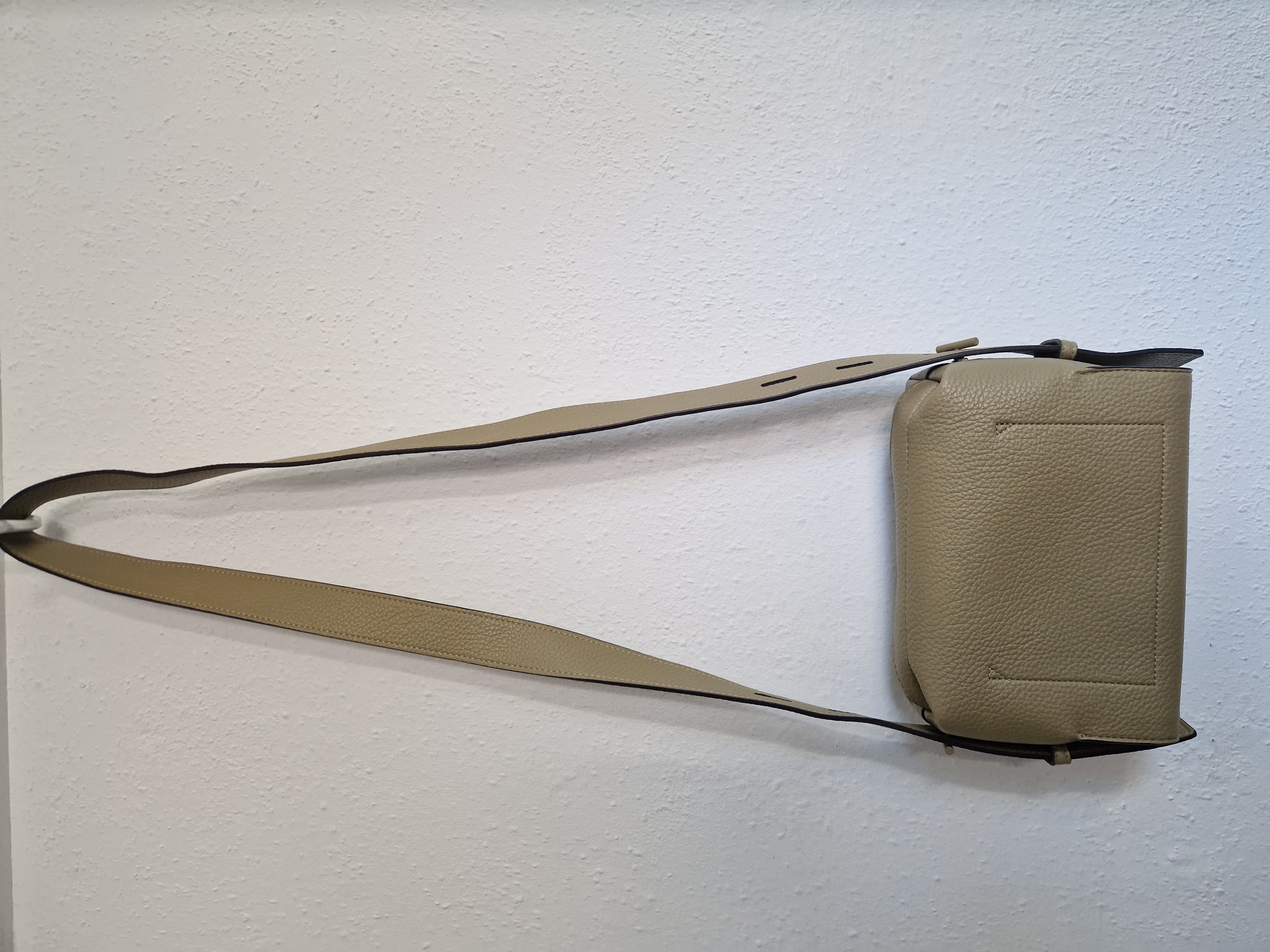 Jo & Mr Joe crossbody tas. Taupe/imitatieleer.