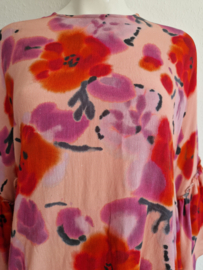 Essentiel Antwerp Blushing Floral top. Maat S. Roze/rood.