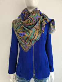 Multi color shawl. Vierkant