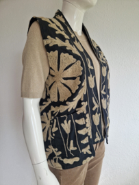By Staer vest Isolde. Maat M. Antraciet/beige/ Suzani