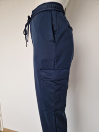 Closed Morri cargo broek. Maat M. Blauw.