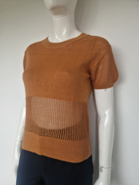 Closed opengewerkte knit top. Maat XS. Camel.