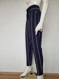 Studio Anneloes travelstof pantalon. Maat M. Donkerblauw/streep.