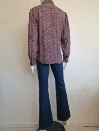 Studio Anneloes Lotte Leopard Bow blouse. Maat L. Lila/print.