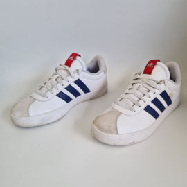 Adidas sneakers met donkerblauwe 3-Stripes. Maat 41