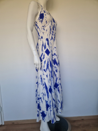 Essentiel Antwerp Viajar jurk. Blauw/wit. Maat M.
