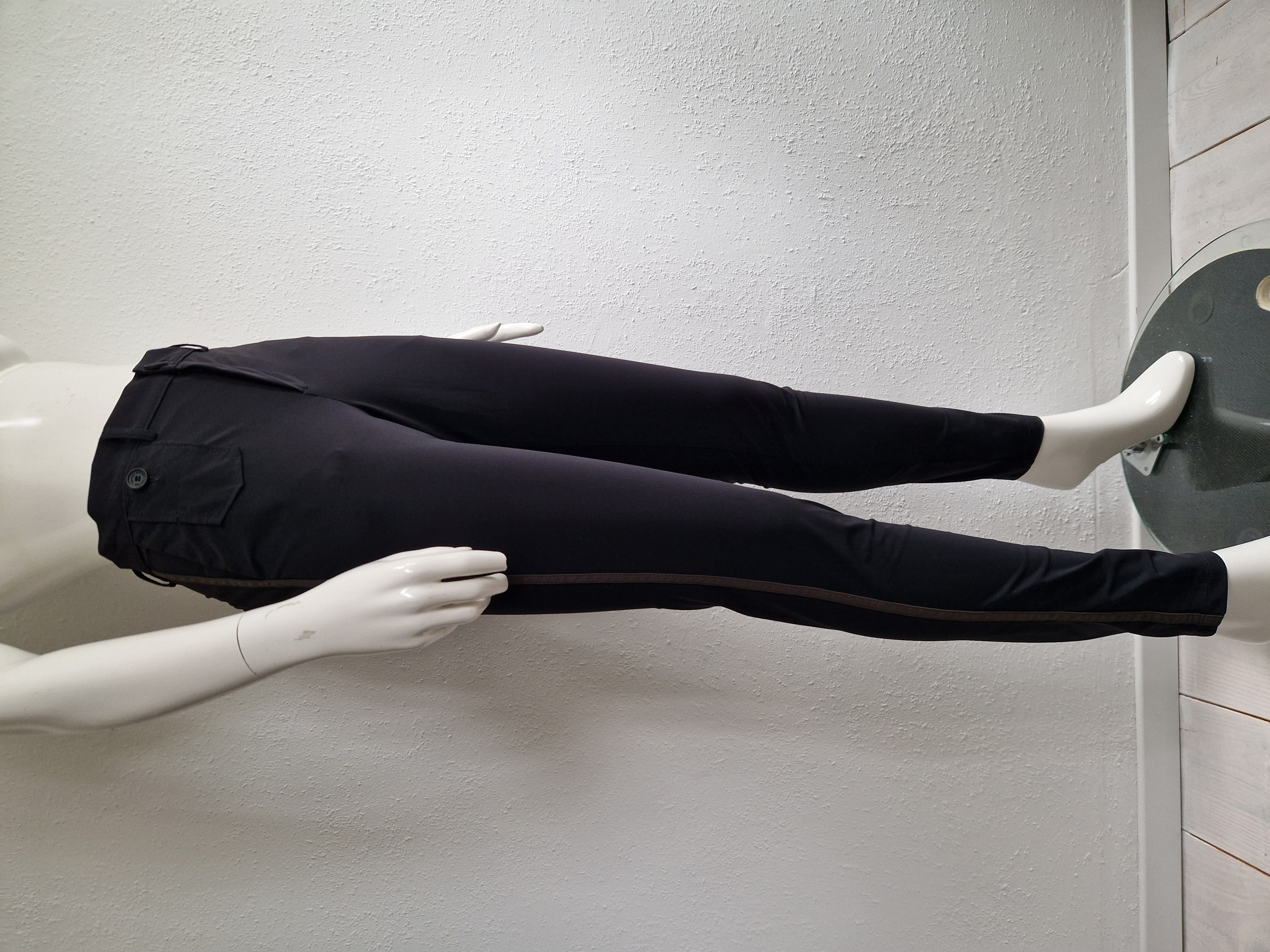 Penn & Ink NY pantalon. Maat 40, Zwart/travelstof.