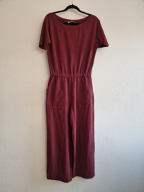 Vanilia jumpsuit. Maat 38, Wijnrood.