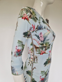 Marc Cain Spirit of Love Safari Jurk Lichtblauw. Maat 36/38