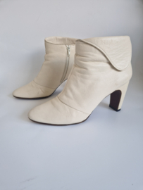 Chie Mihara leren enkellaarsjes | Maat 39,5 | Crème |