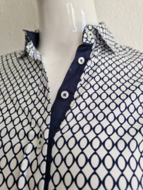 Eterna blouse. Maat 40, Wit/donkerblauw/ print.