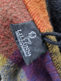 Lillunn jas. Maat M. Multi color geblokt/wol.