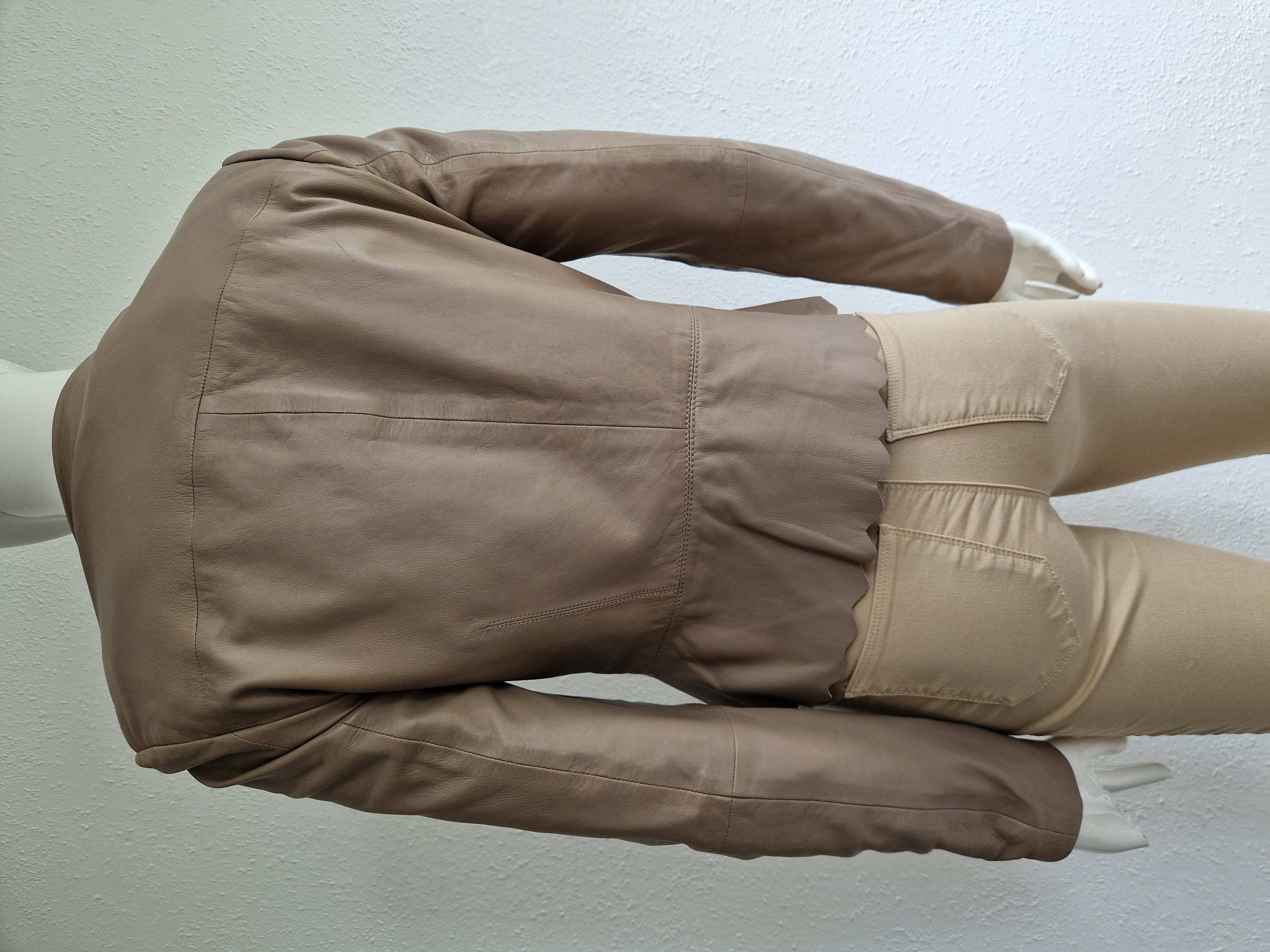 Ibana leren jasje met schulprand. Maat 36/38, Taupe.