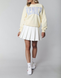 Colourful Rebel Venice Patch sweater. Maat L. Geel.