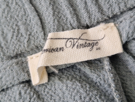American Vintage shorts. Maat M. Saliegroen.