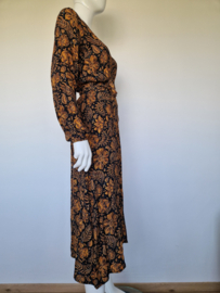 Juffrouw Jansen wikkeljurk. Maat S. Botanische print.