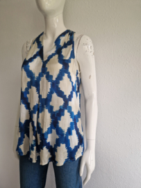 Summum top met V-hals. Maat 34. Ikat print.
