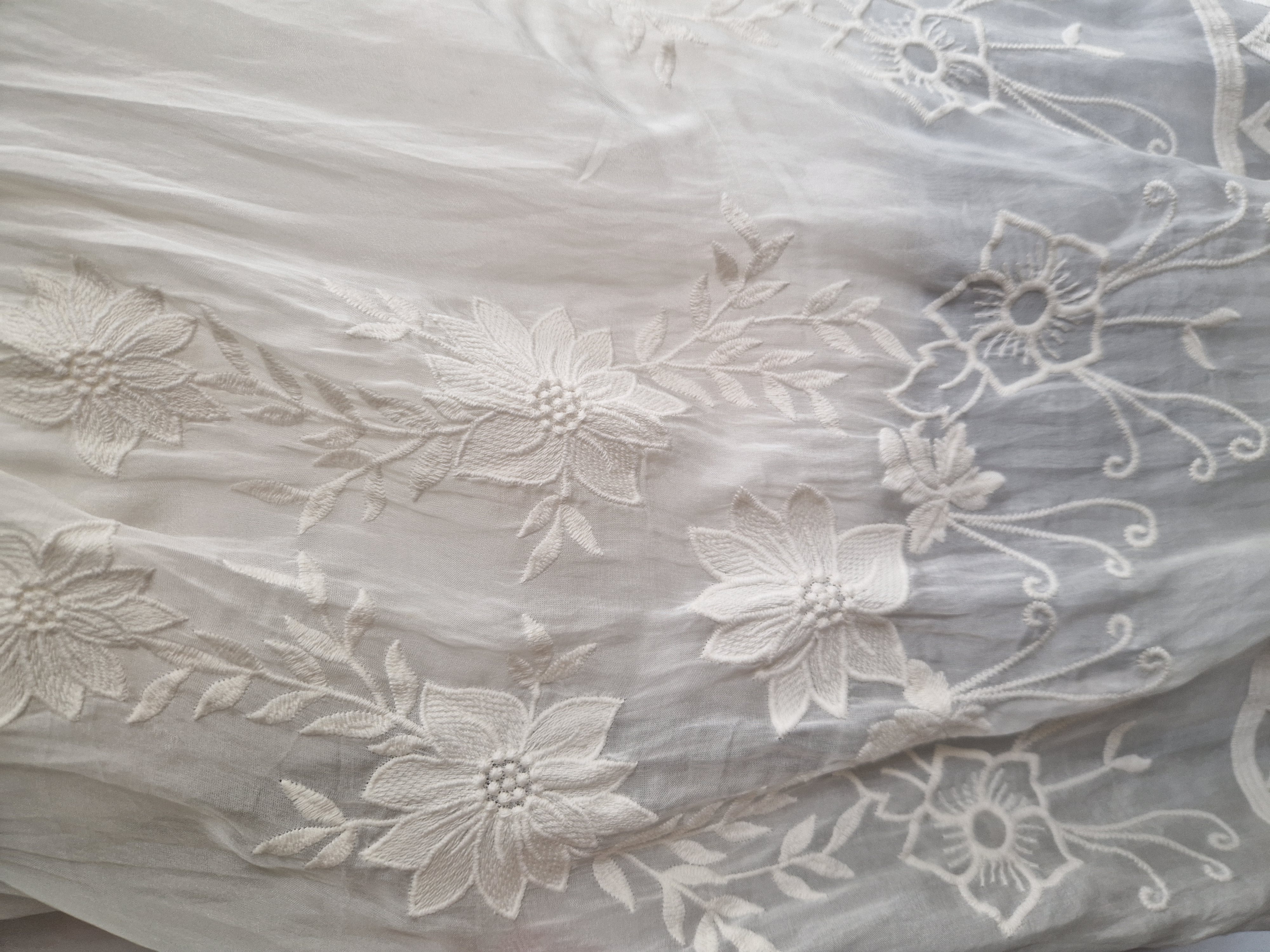 Two Blue Sisters top. Maat M. Crème/borduursels.
