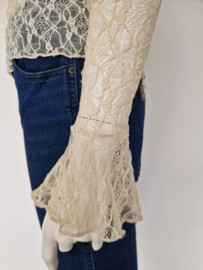 Jusdepom kanten top met flare mouwen. Maat M/L. Crème
