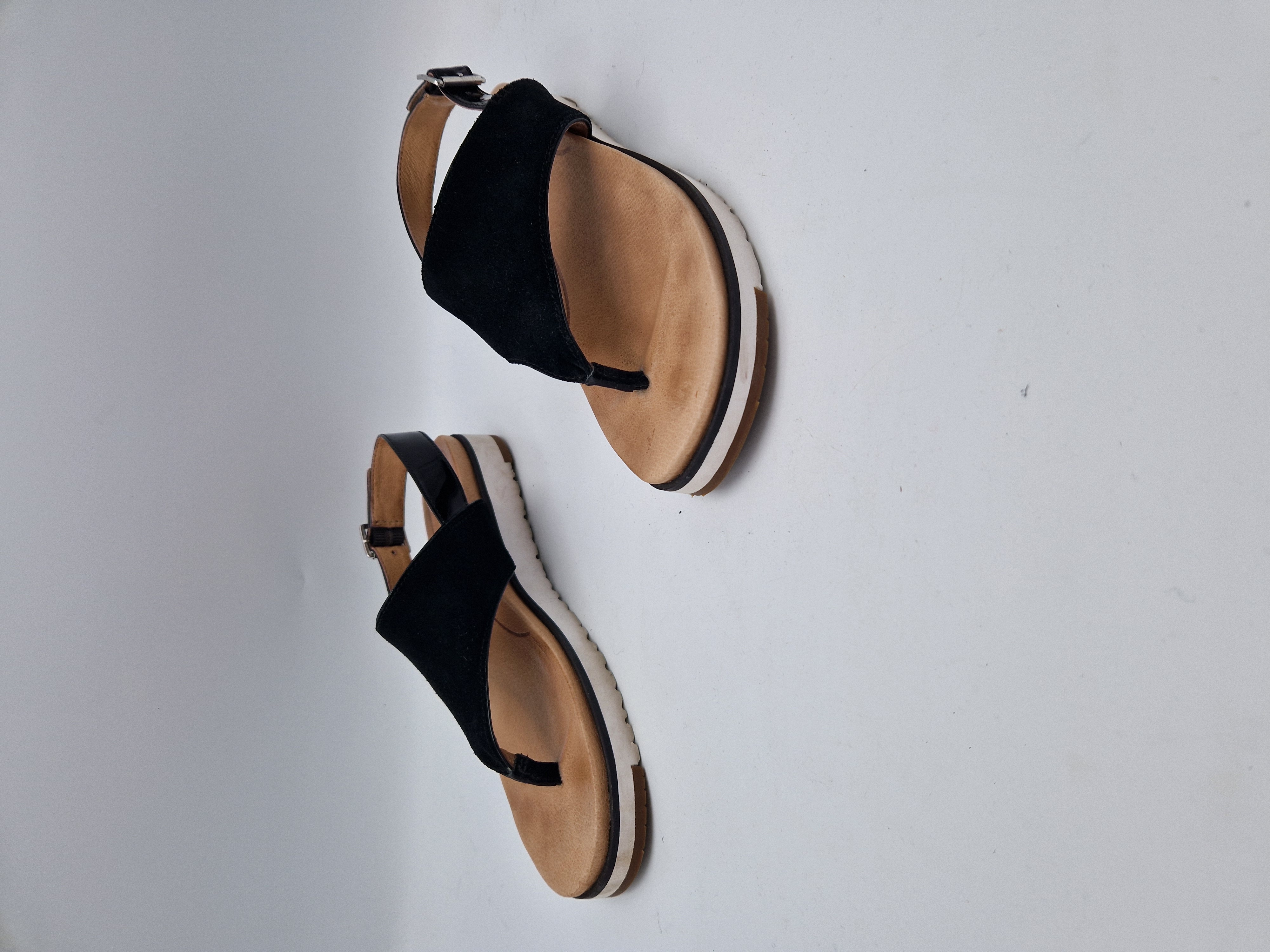 UGG Alessia suède sandalen. Maat 39. Zwart/suède.