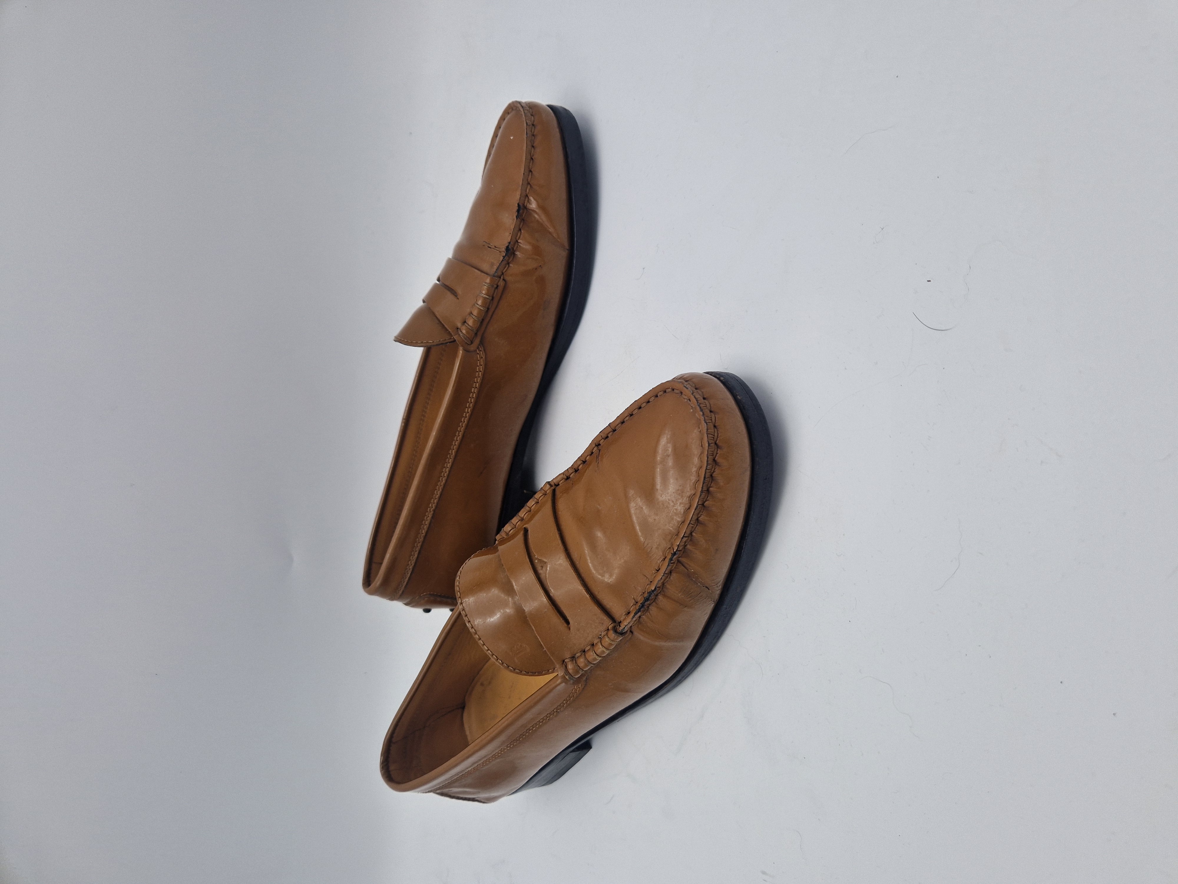 Tod's loafers. Maat 12, Karamel/lakleer.