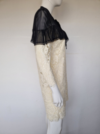 Twinset jurk. Maat 36/38, Crème/zwart/kant.