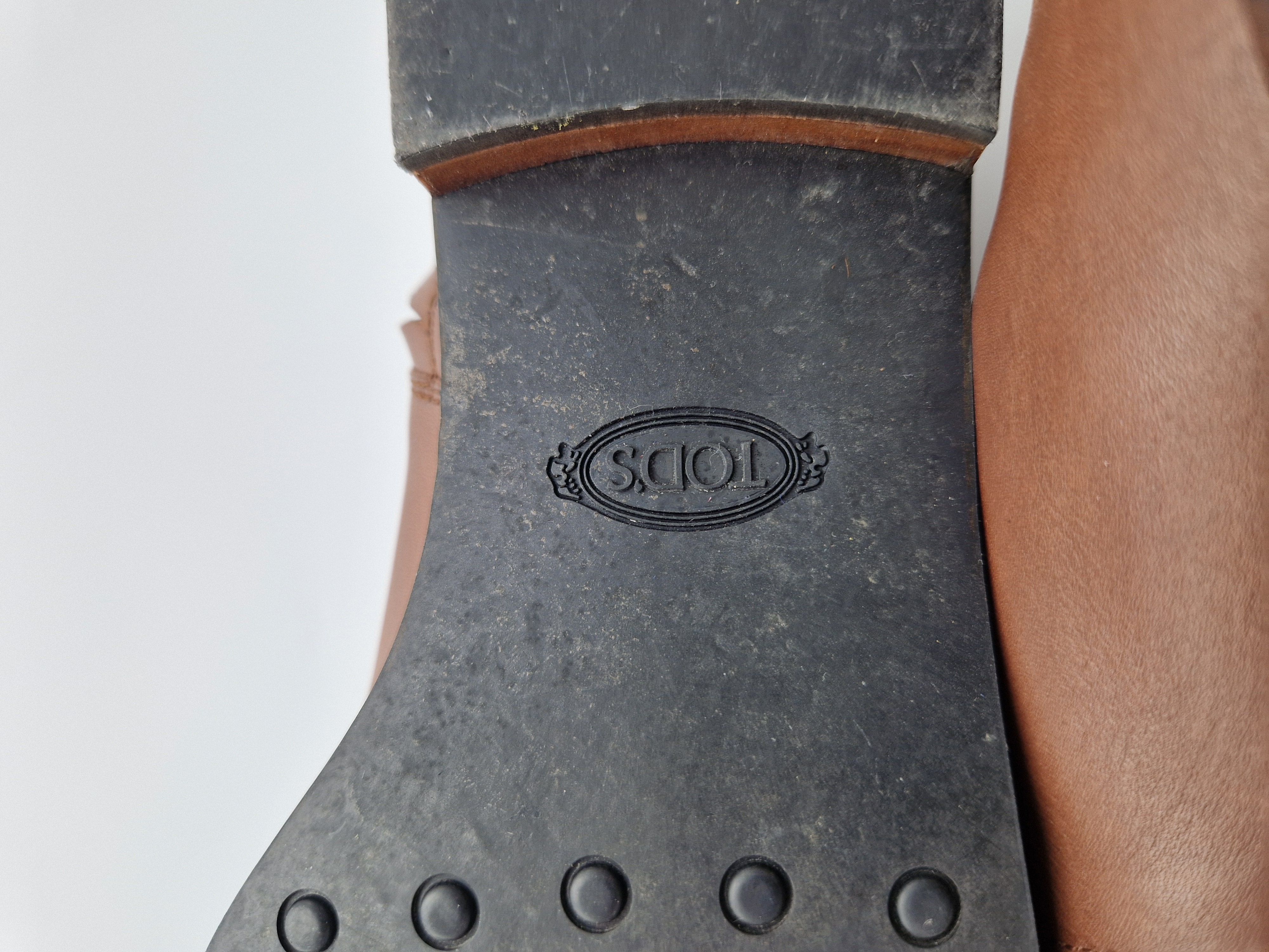 Tod's enkellaarsjes. Maat 40. Bruin/leer.