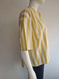 Closed blouse. Maat S/M. Geel/wit gestreept.