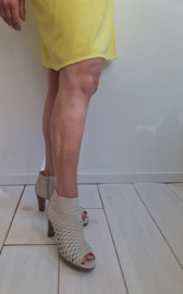 Paul Green peep toe laarsjes. Maat 7. Lichtgrijs/leer.