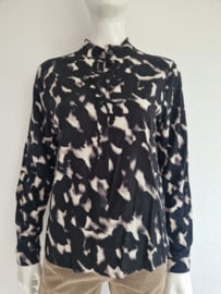 B. Copenhagen blouse. Maat 38, Zwart/crème/print.