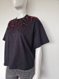 7 For All Mankind Eyelet and String top. Maat S. Zwart/rood.