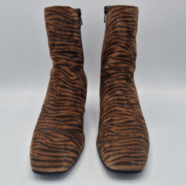 Lilian enkellaarsjes. Maat 41. Cognac/zebraprint.