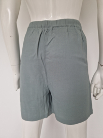 American Vintage shorts. Maat M. Saliegroen.