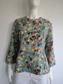 Gustav top. Maat 40, Zacht groen/bloemenprint.