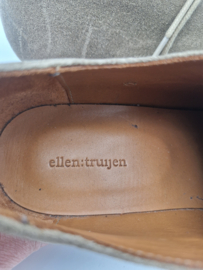 Ellen:Truijen veterschoenen. Maat 39, Suède/ greige