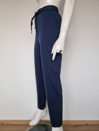 Closed Morri cargo broek. Maat M. Blauw.