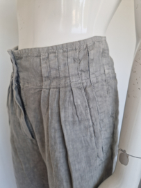 Closed linnen broek. Maat 38, lichtgrijs.