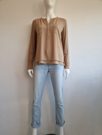 Milano Italy blouse. Maat L. Karamel.