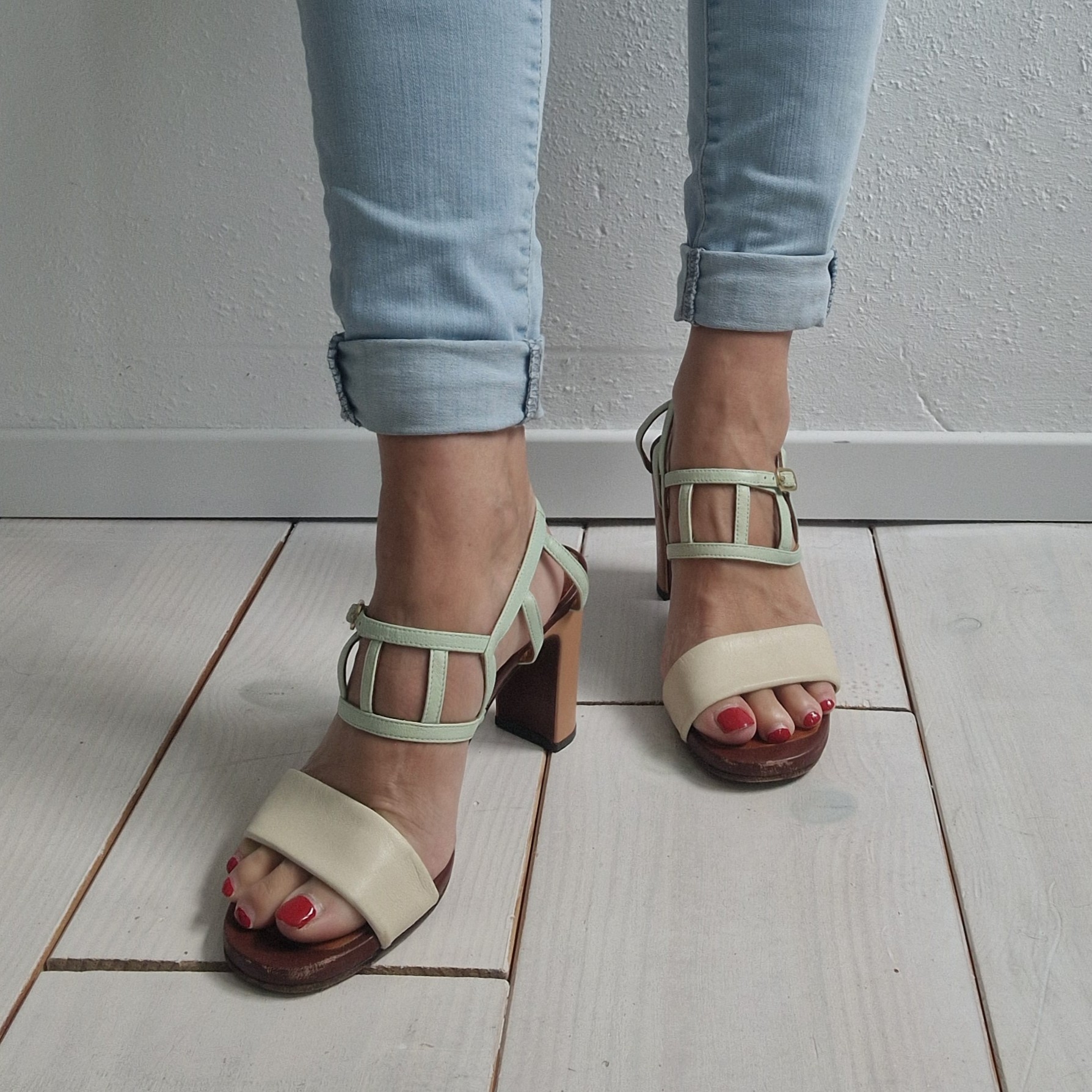 Chie Mihara sandalen met hak. Maat 40, Mintgroen/crème.