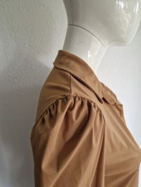 Triple Nine blouse Peggy. Maat M. Karamel/travelstof.