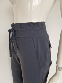 Studio Anneloes pantalon. Maat M. Grijs/travelstof