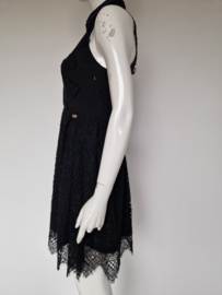 Josh V. jurk Roma. Maat S. Zwart